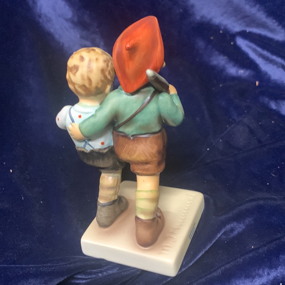 Goebel Hummel figurine "Volunteers" - Picture 2 of 4